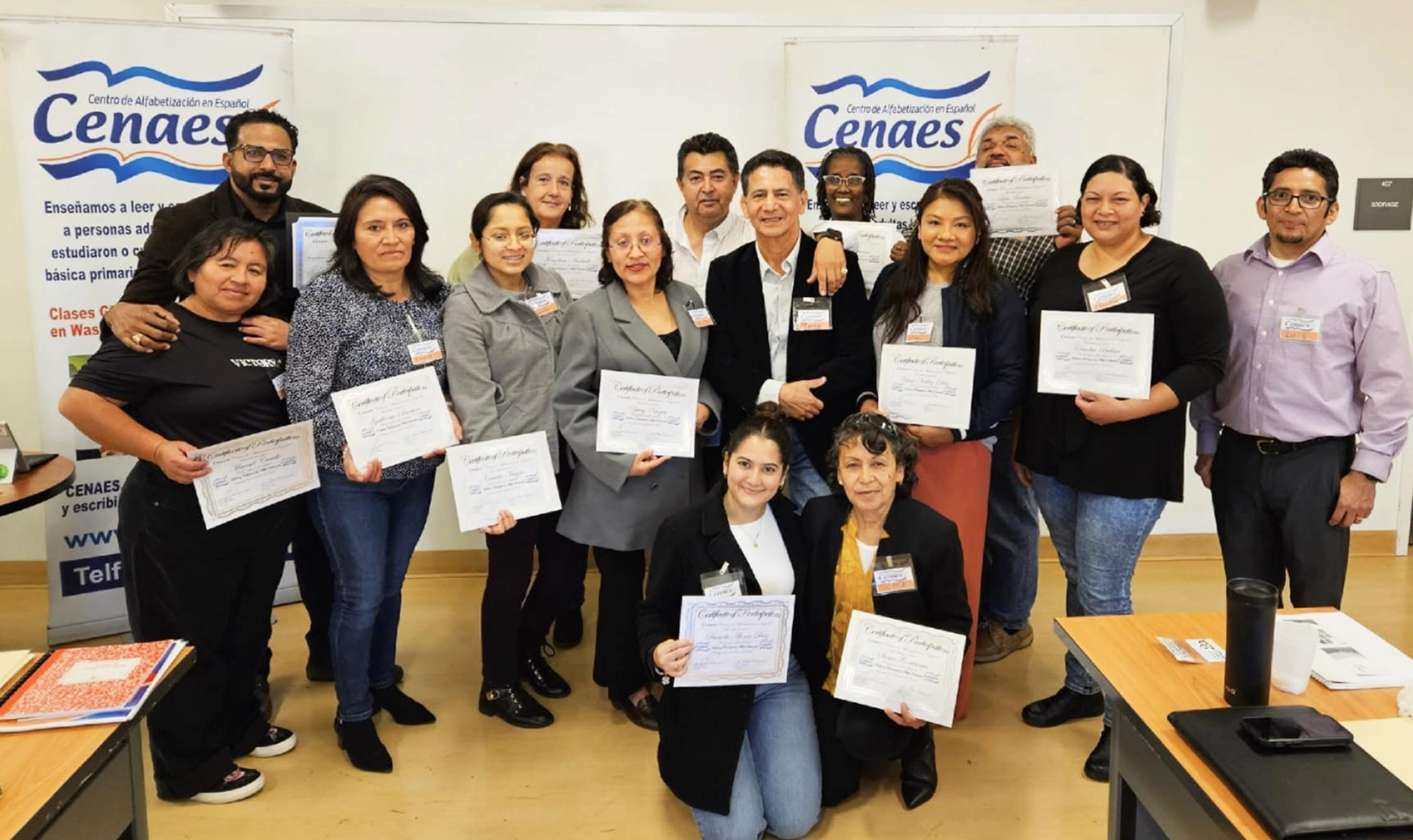 estudiantes-de-cenaes-graduándose